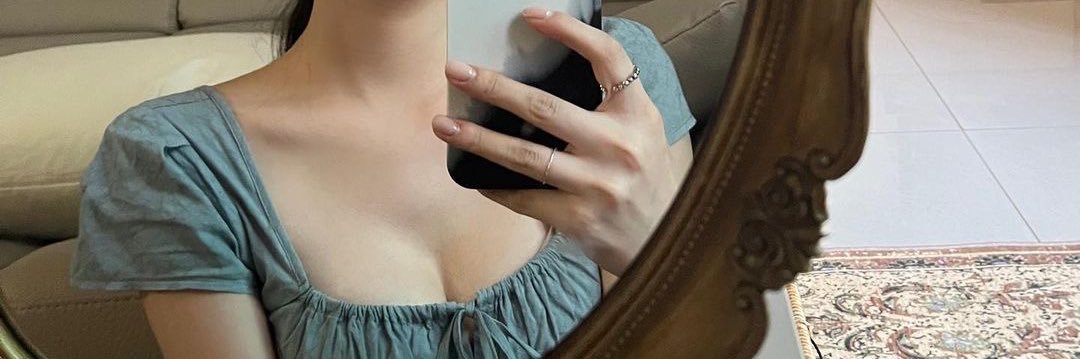 𝐼𝑠𝑎𝑏𝑒𝑙𝑙𝑎. banner