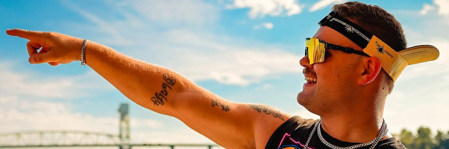 Dougluen's profile banner image