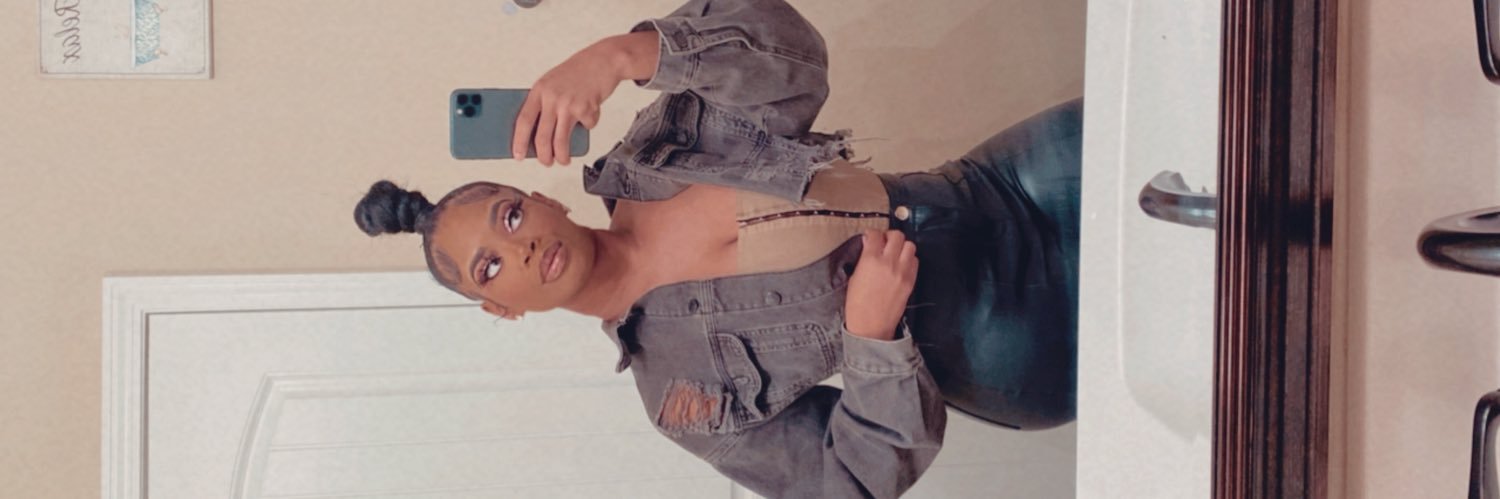 liecolee's profile banner image