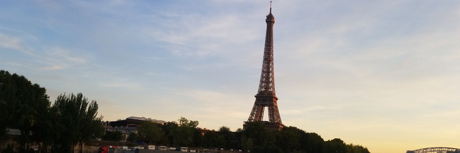 adrianamnq's profile banner image