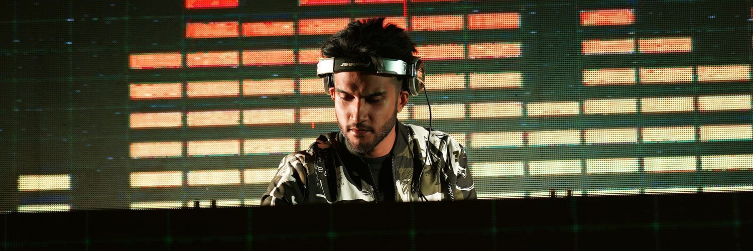 deejayfarnaz's profile banner image