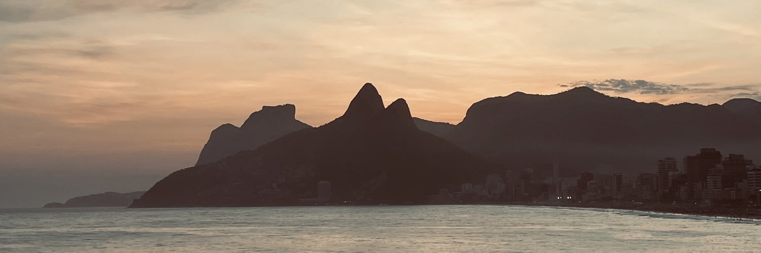 gusdeina's profile banner image