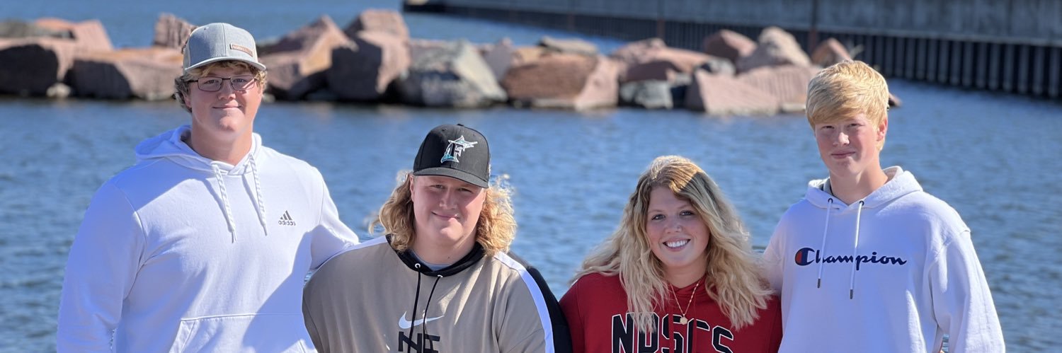 ElizabethL_14's profile banner image