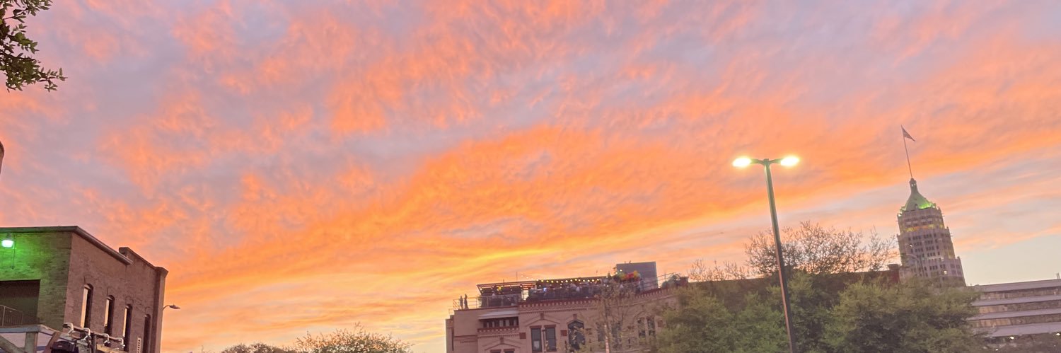 leslieeeeeee_'s profile banner image