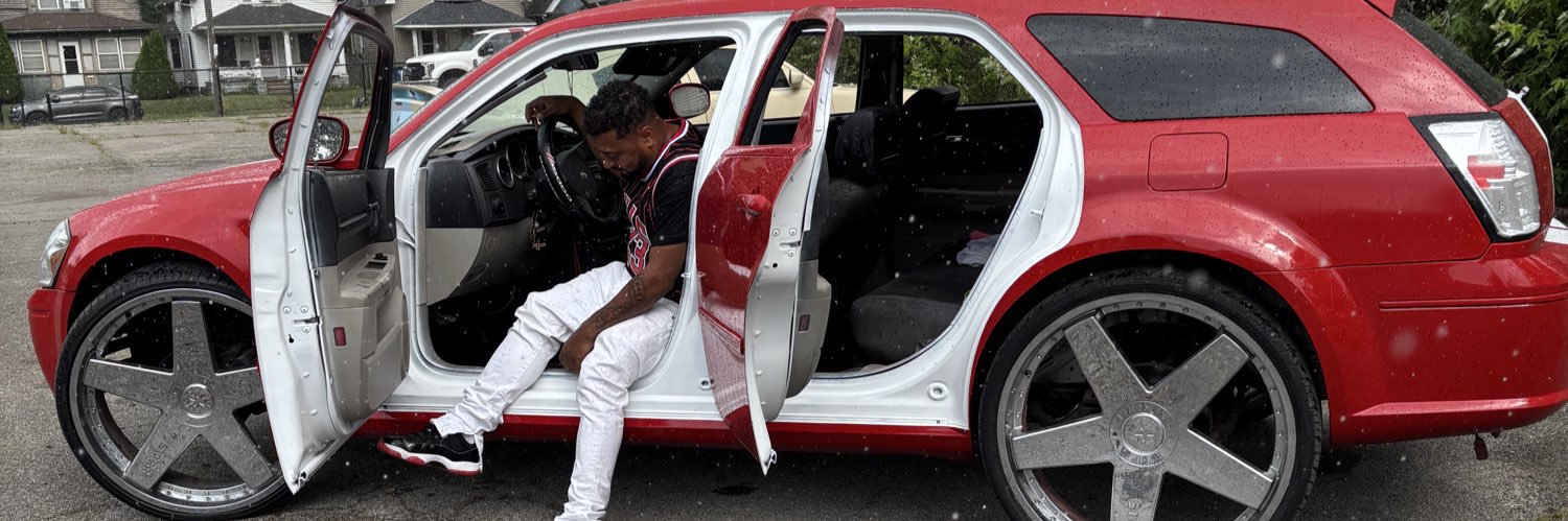 youngittle's profile banner image