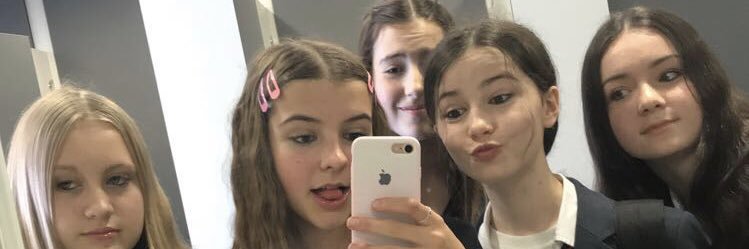 ella_lockwood's profile banner image