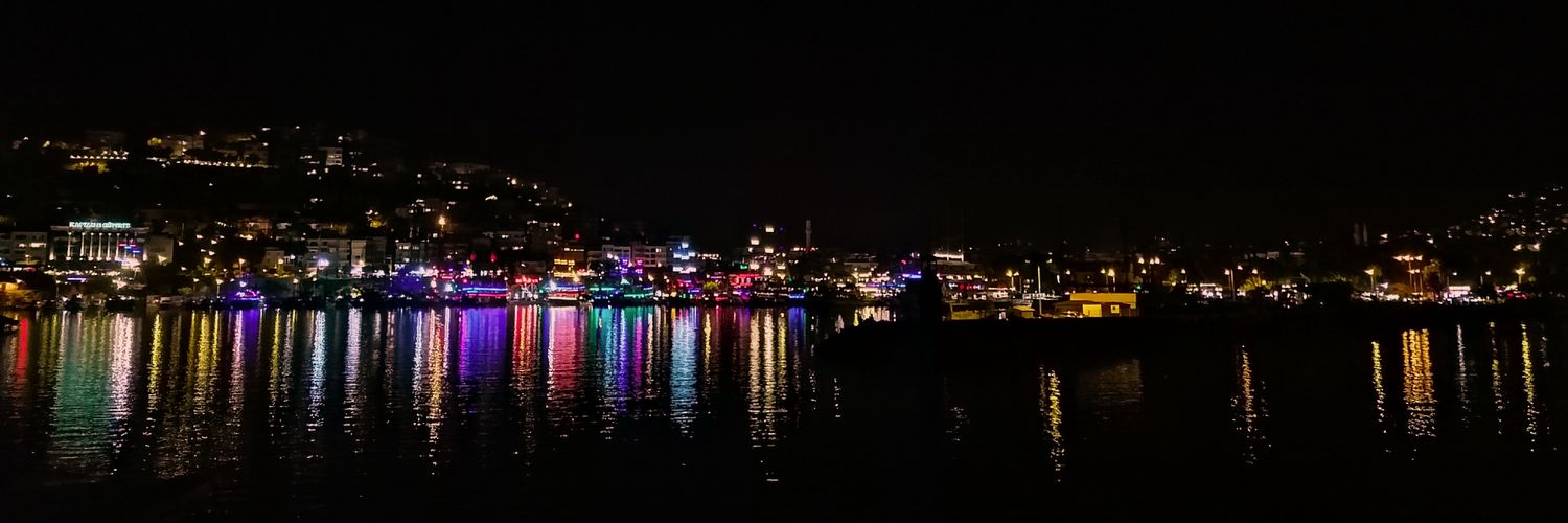 damlaarkk's profile banner image