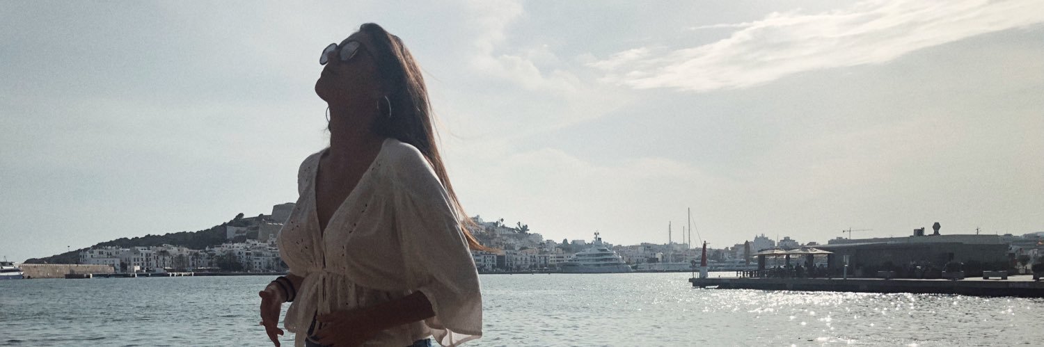 ValeeenSuarez's profile banner image
