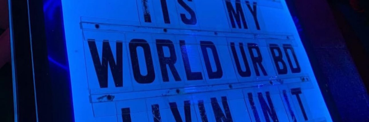 quez banner