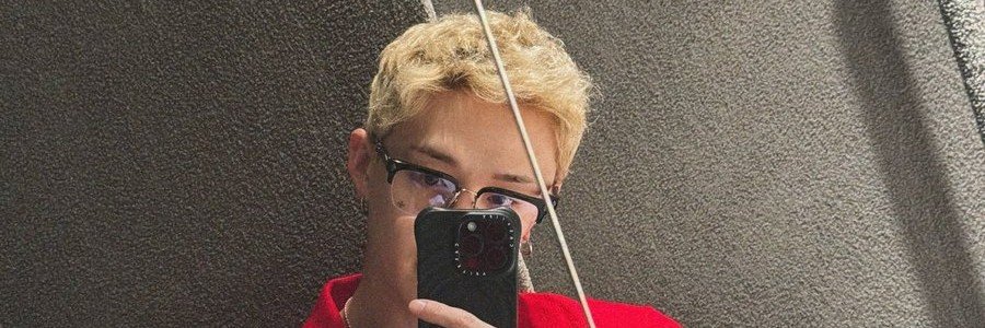 V banner