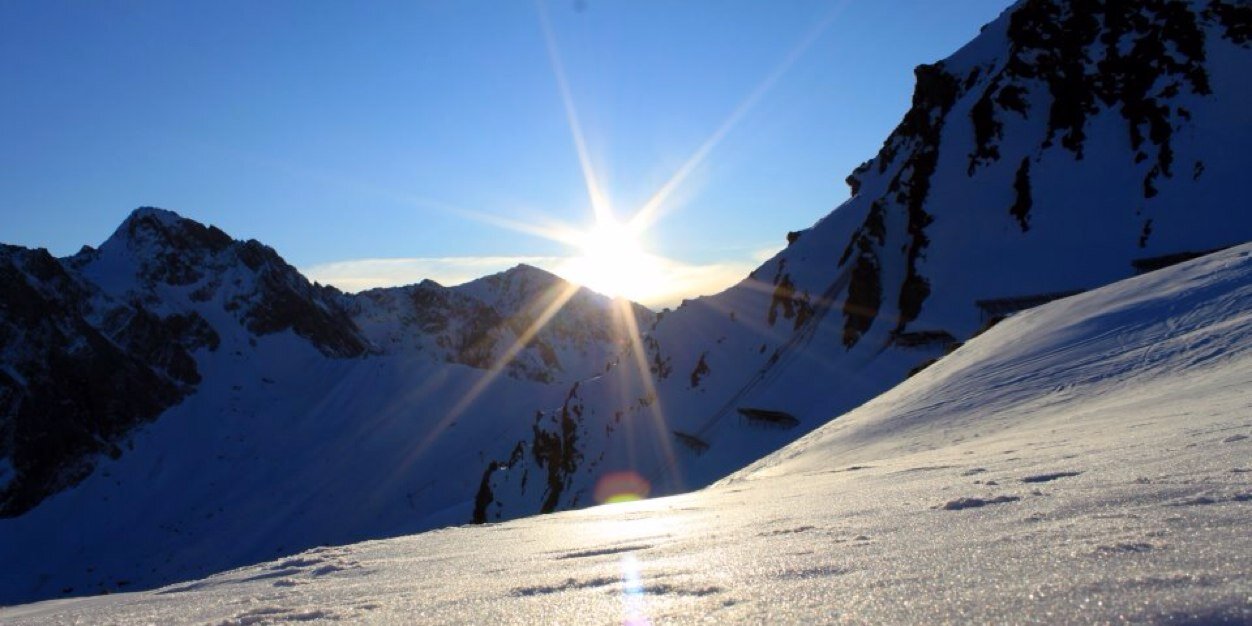 micklouit's profile banner image