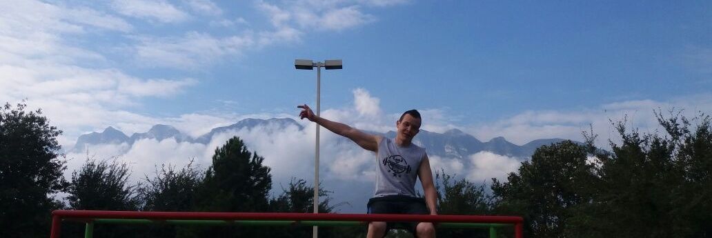 El brujo postergado banner