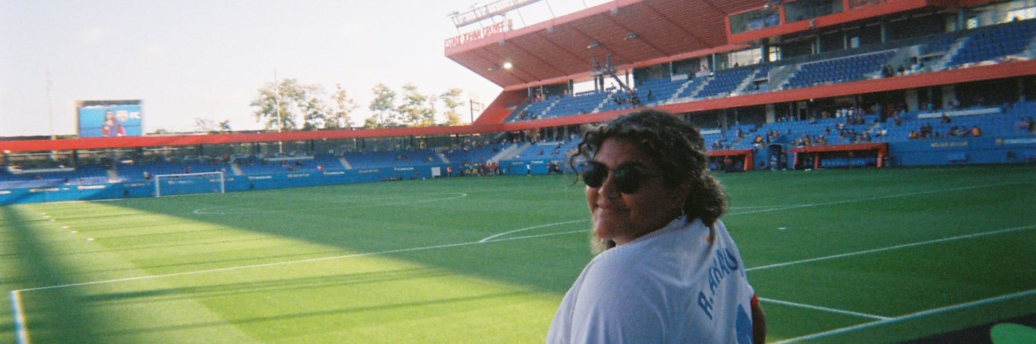 rebe_martinez's profile banner image