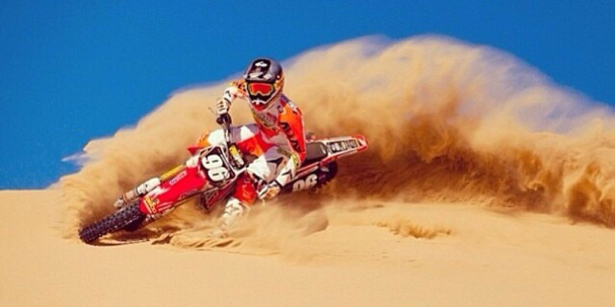 Vicky Andrean banner