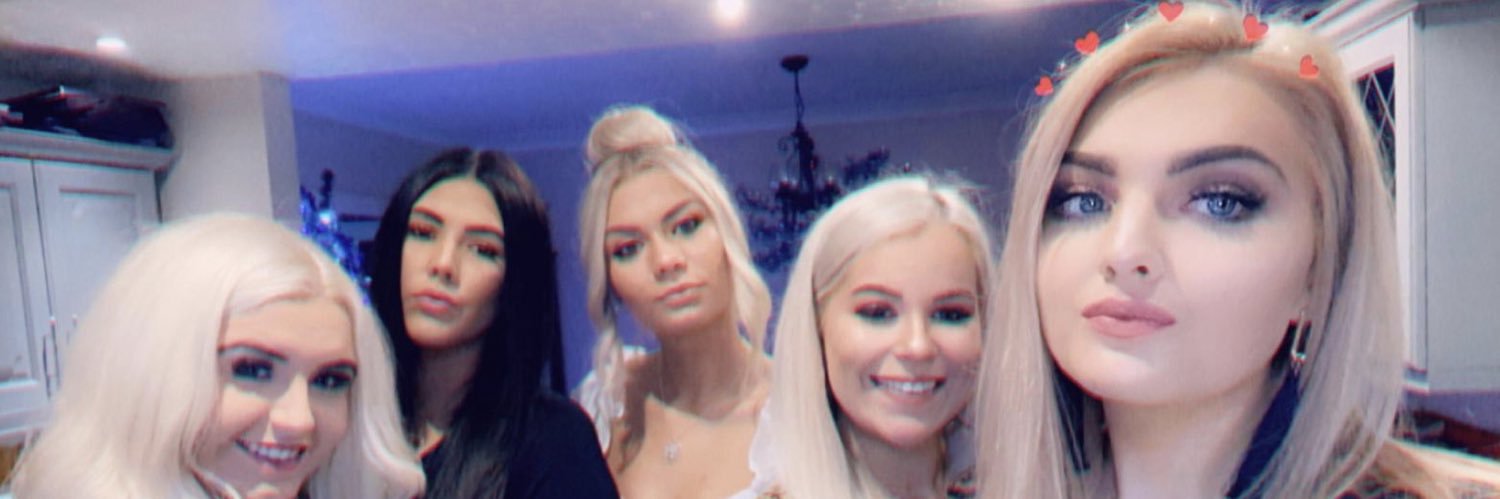 chloe_young99's profile banner image