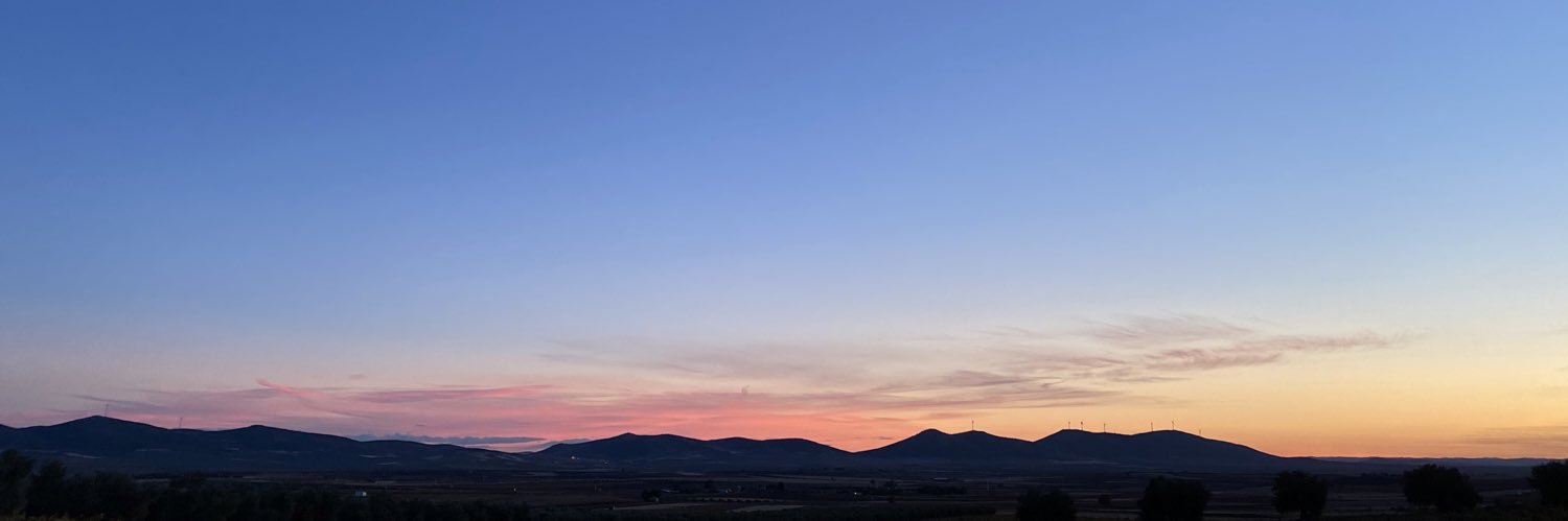 Leeeeeire's profile banner image