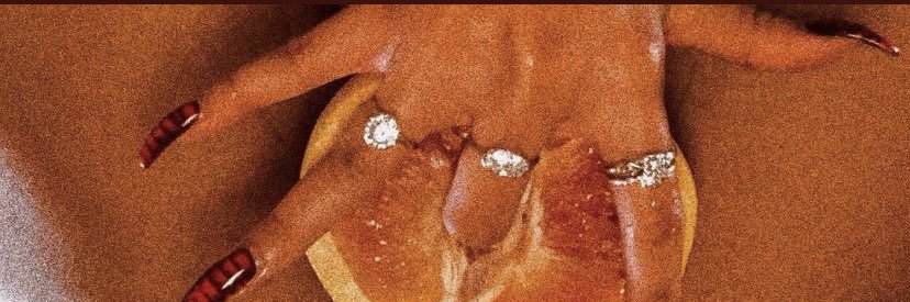 DeeLynnae's profile banner image