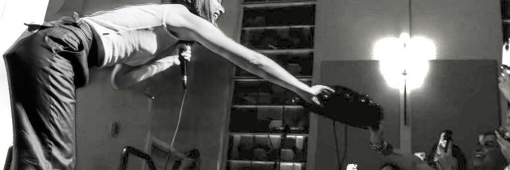 danielle 💛 banner