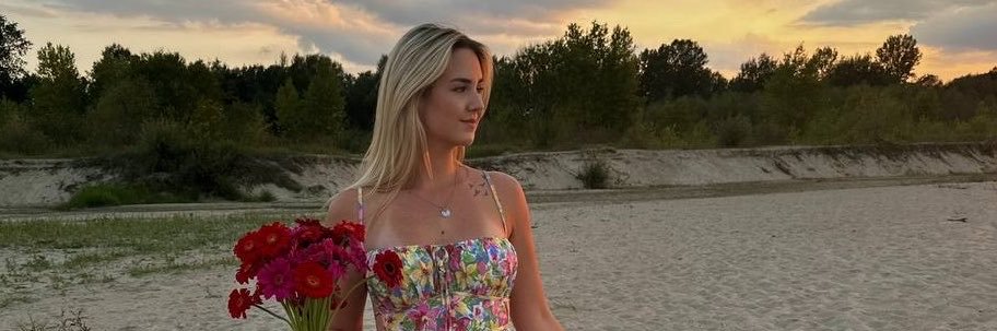 laralanex's profile banner image