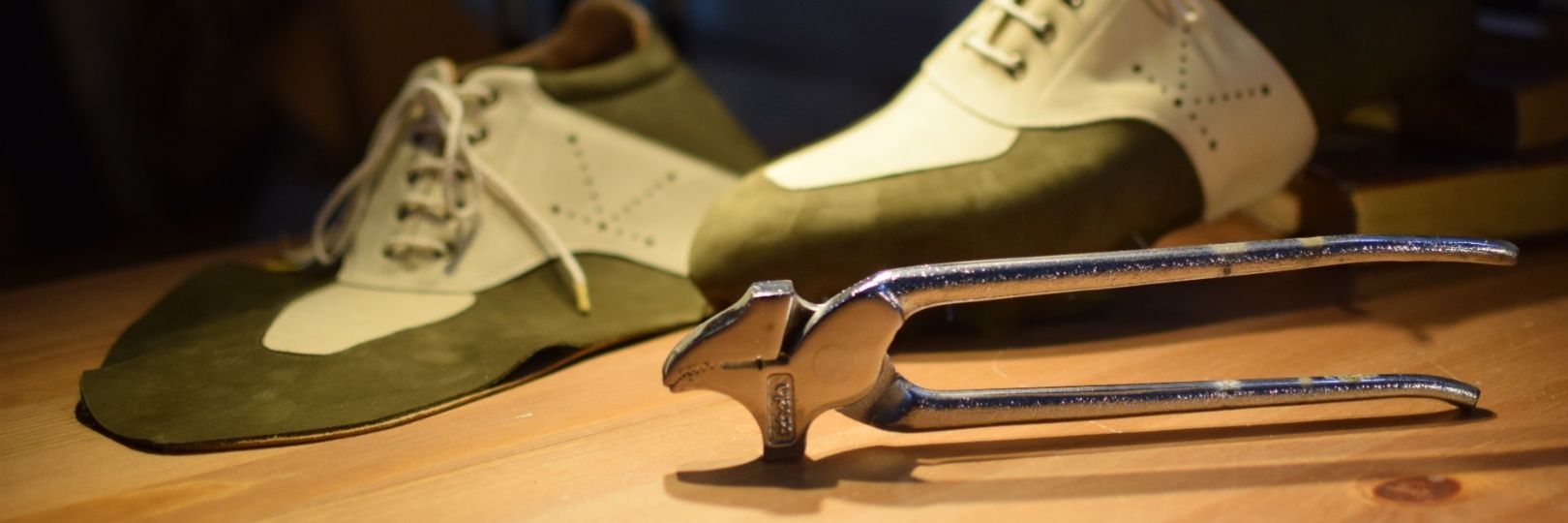 Kenji Hashimoto shoemaker banner
