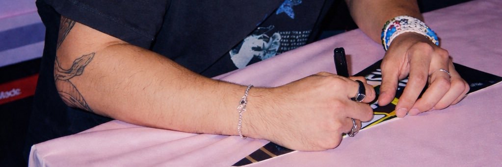 mxluum's profile banner image