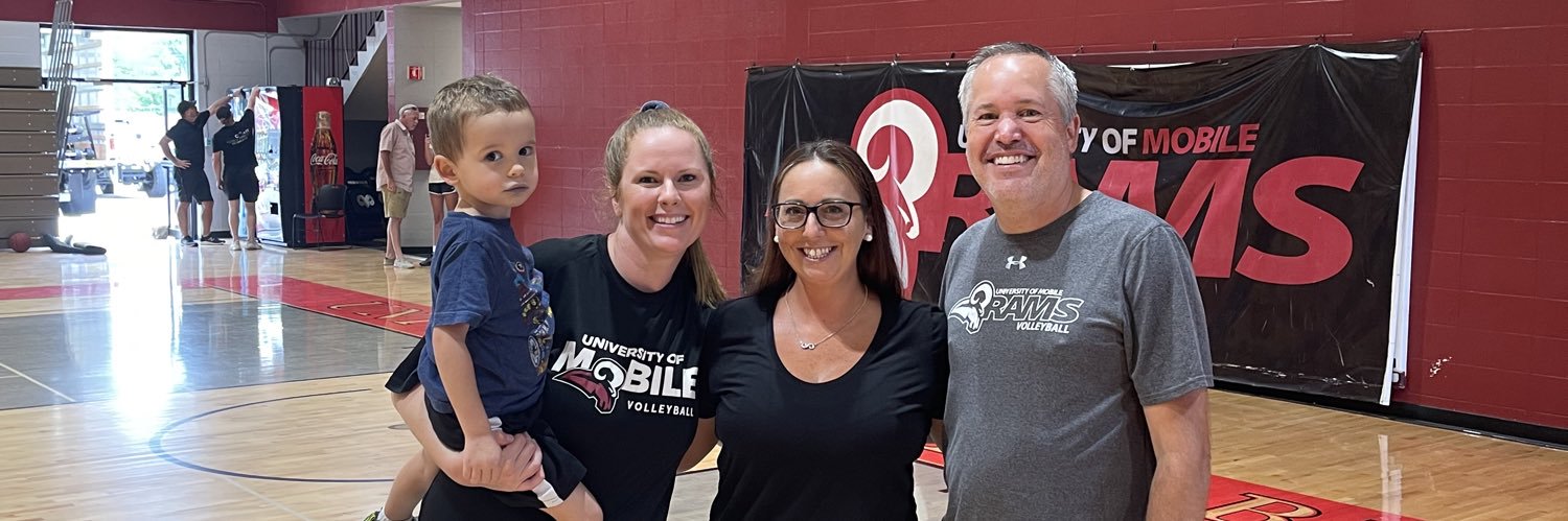 Coach Lindsey Reynolds banner