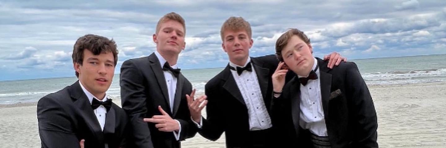 carson_lomax32's profile banner image