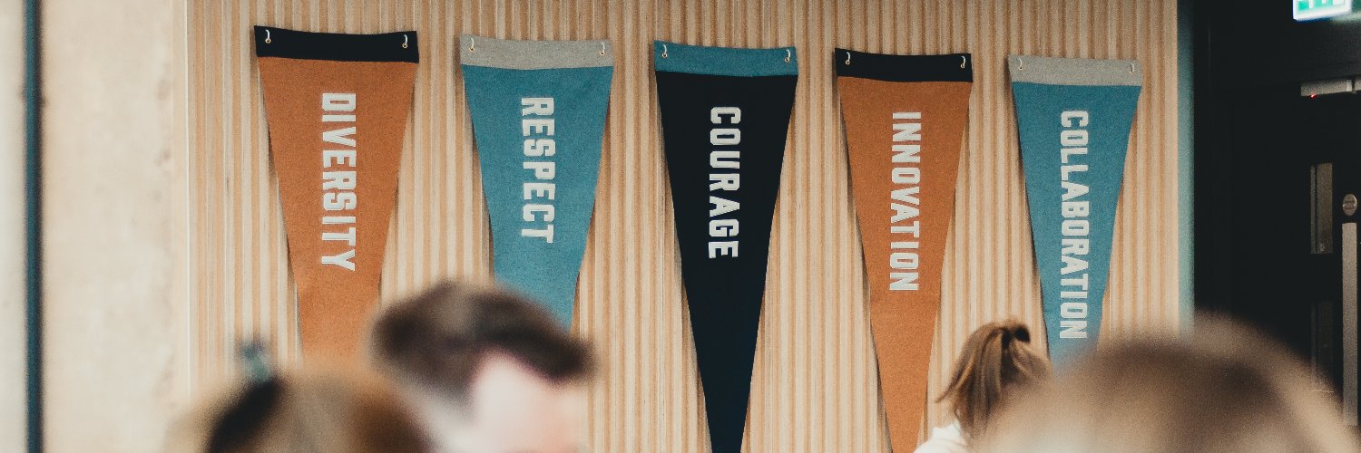 Communicourt's profile banner image