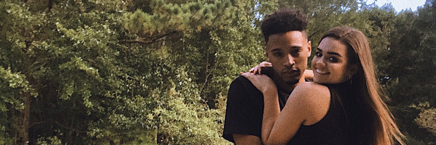 _brookesimmons_'s profile banner image