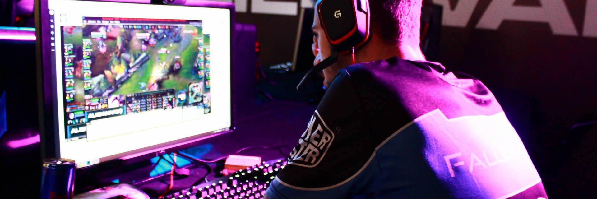 M0fosss's profile banner image