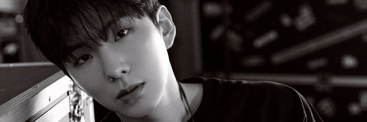 yoonameim's profile banner image