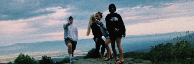 chlo_ayee's profile banner image