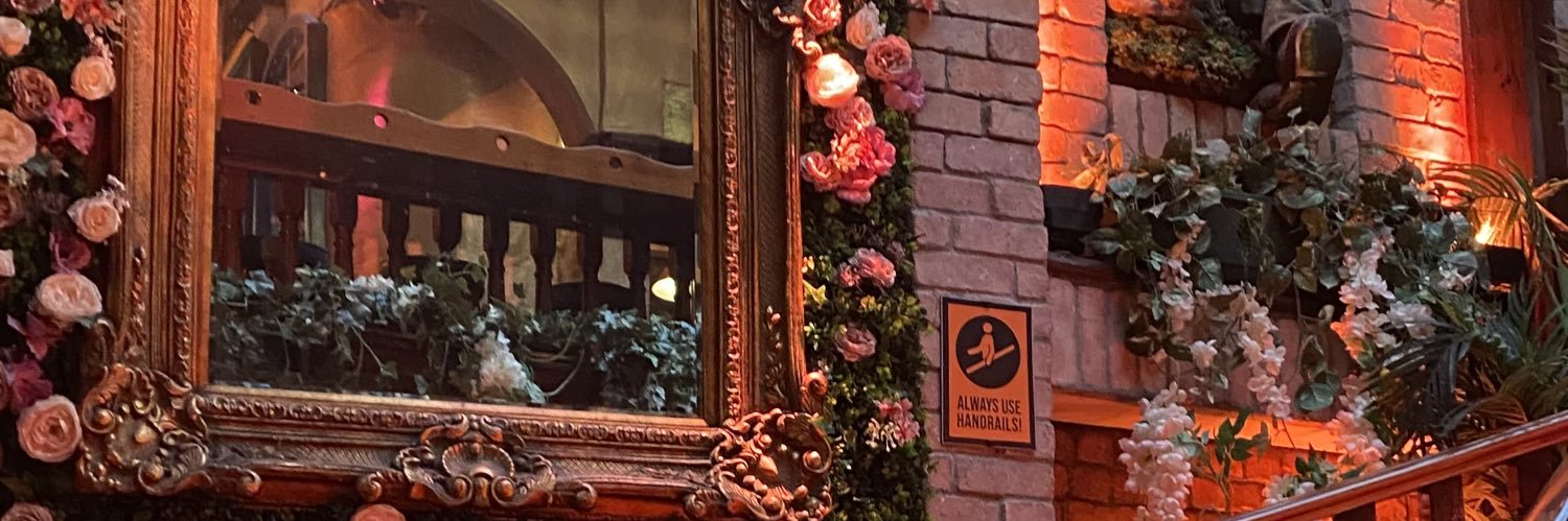 b0loo20's profile banner image
