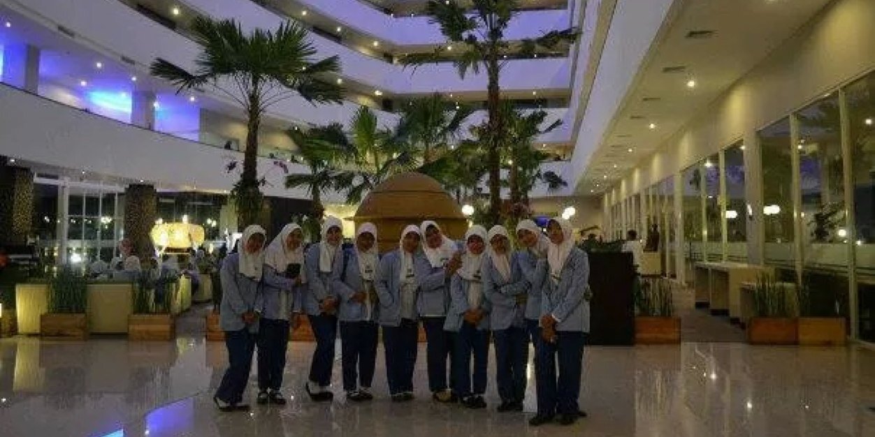rika_kristianti's profile banner image