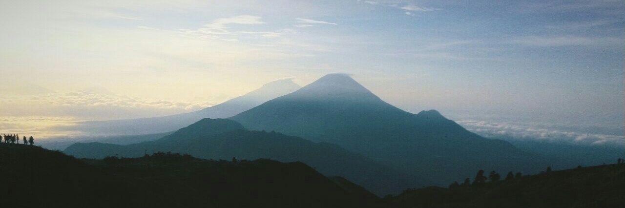 aku banner
