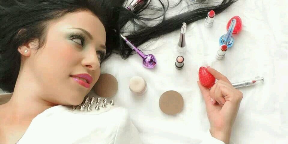 makeuponline's profile banner image