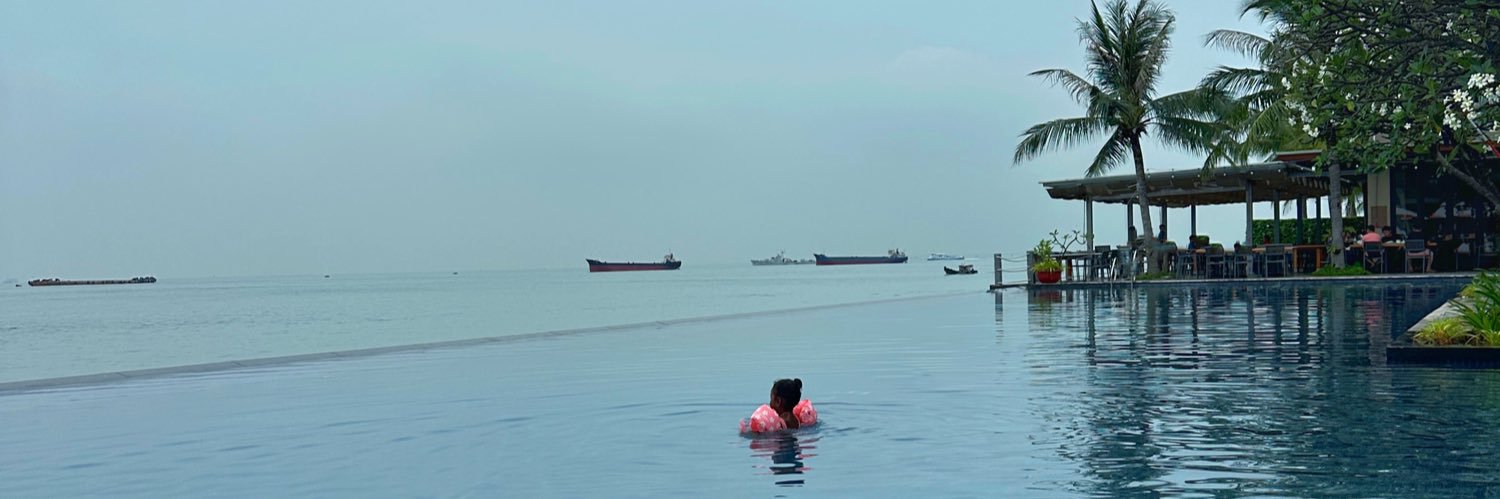 kmkdxb's profile banner image