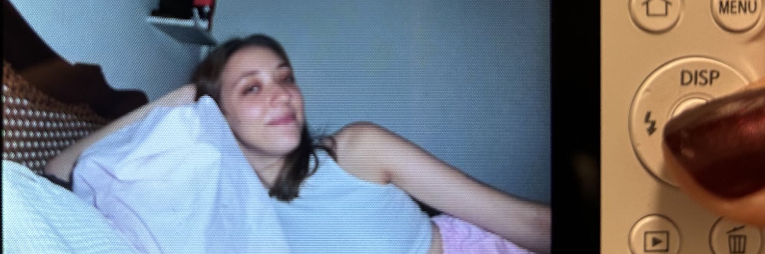 debroroa's profile banner image