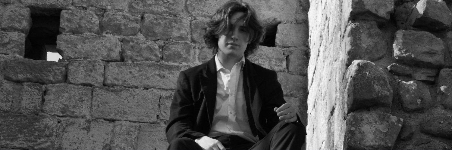 robinhugilll's profile banner image