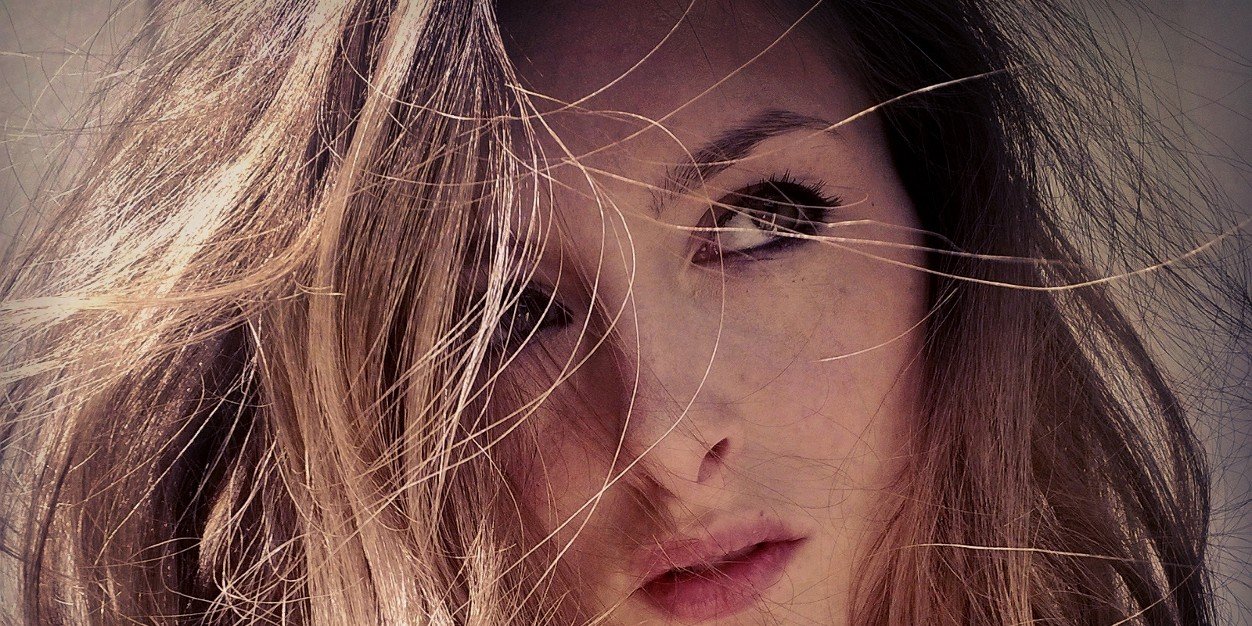 Lisa_Fustinoni's profile banner image