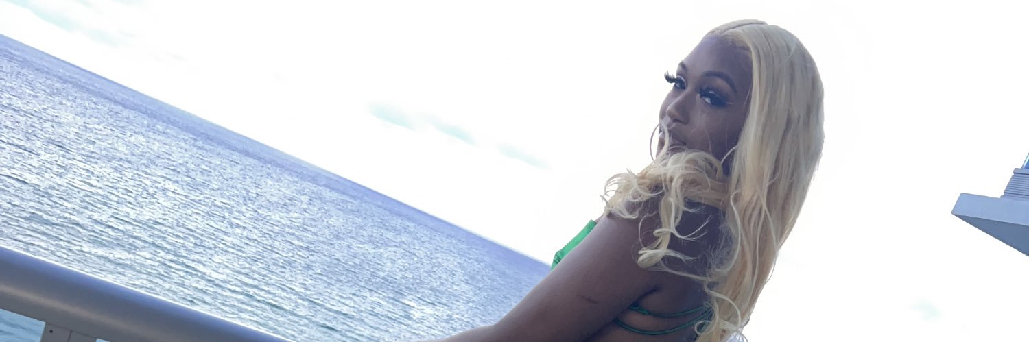 vinaweeena's profile banner image