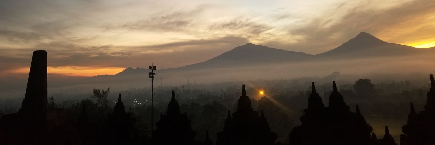 qnhule's profile banner image