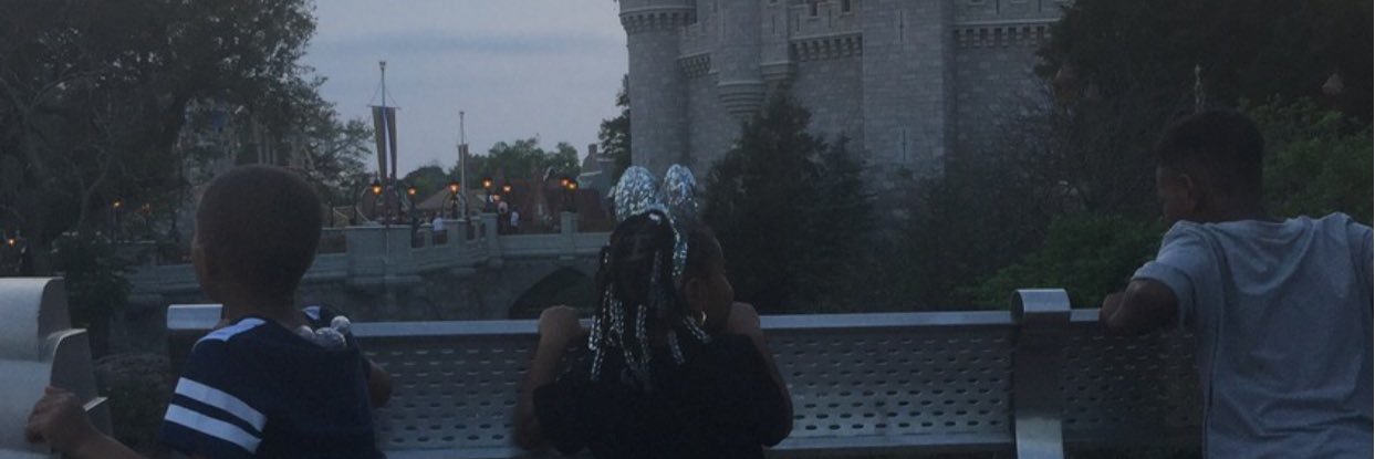 ShesTrending's profile banner image