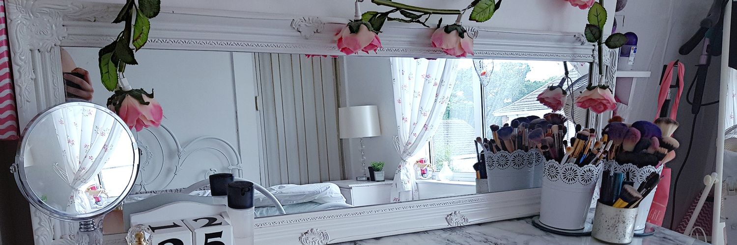 melanieeemay's profile banner image