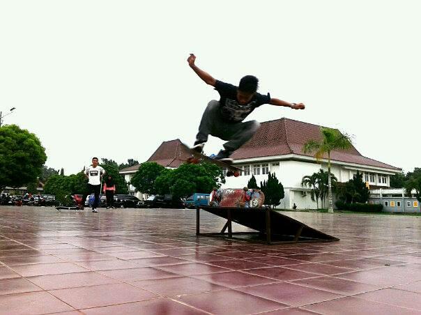 kemas_riyatulla's profile banner image