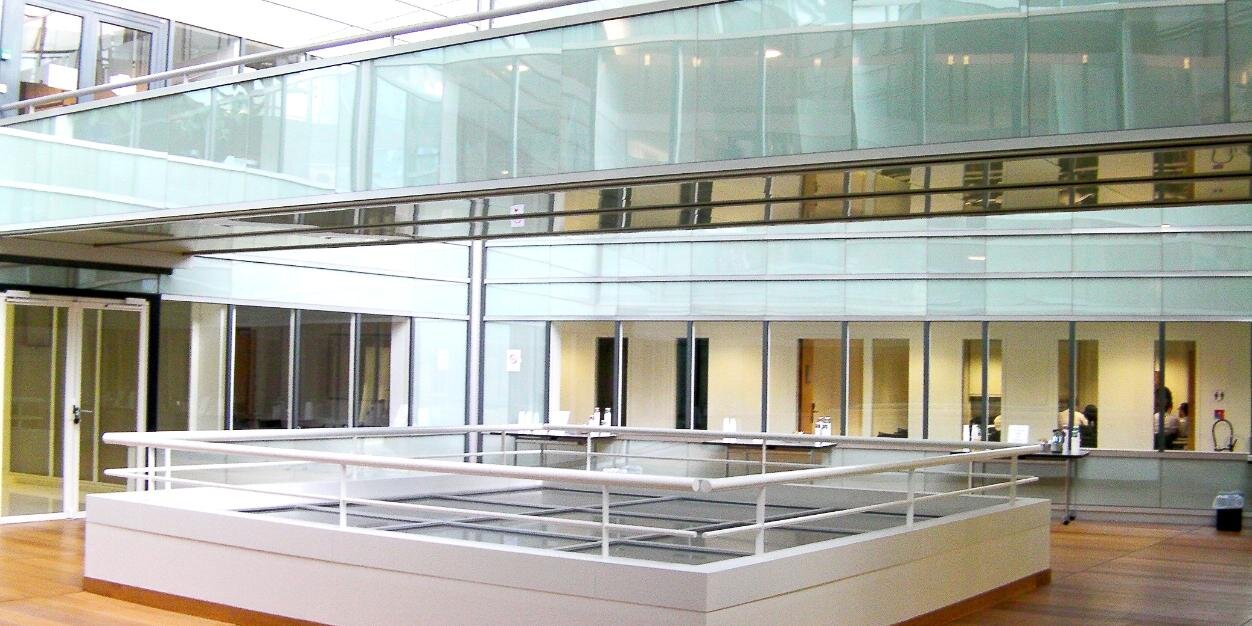 ESSEC_VSM's profile banner image