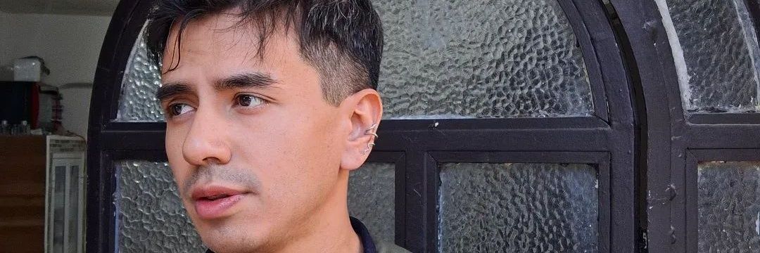 Un wey más banner