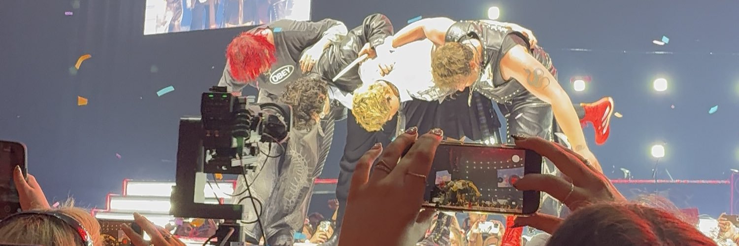 🦋sara 🍓🐸 banner