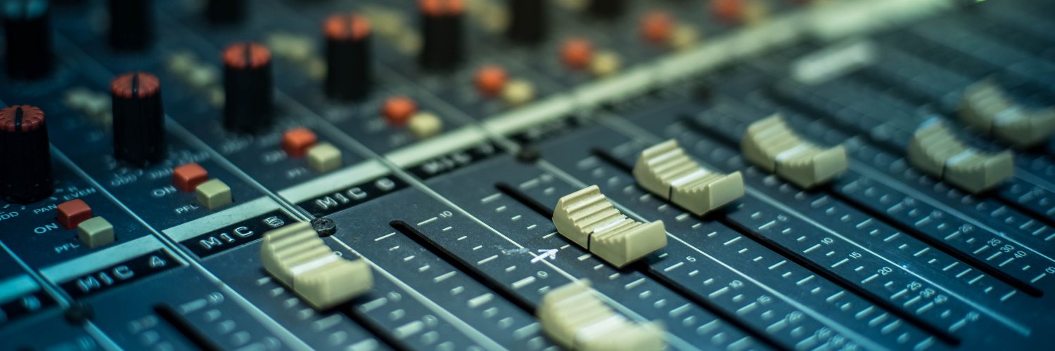 103.5 The Fox banner