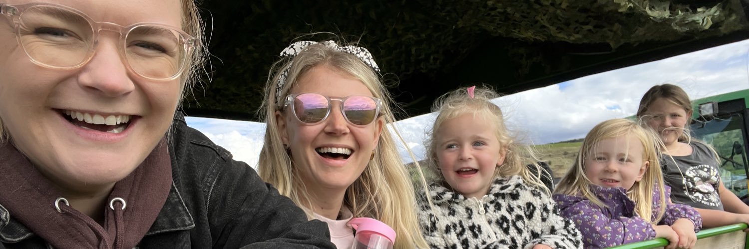 Em_tayl's profile banner image